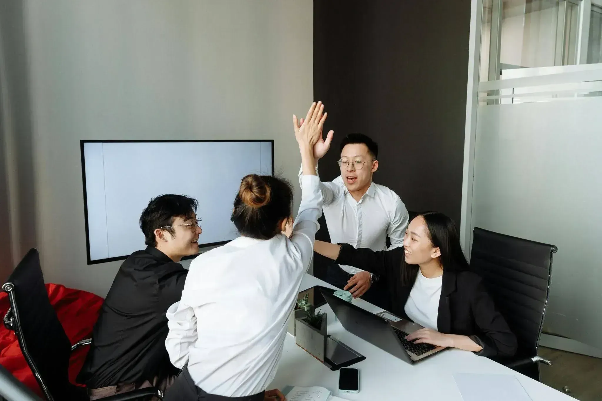 Inclusive Leadership Training: How to Lead Diverse Teams Better